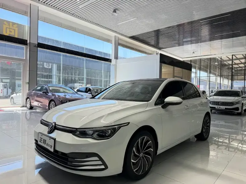 Volkswagen Golf, 2022