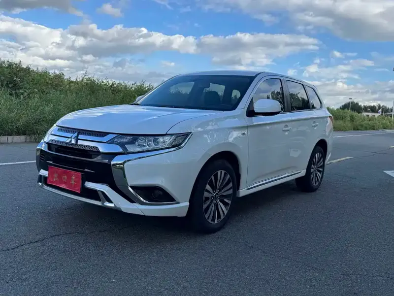Mitsubishi Outlander, 2022