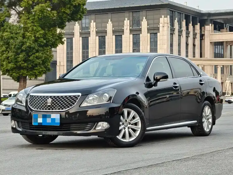 Toyota Crown, 2012