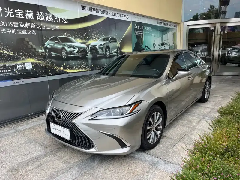 Lexus ES, 2020