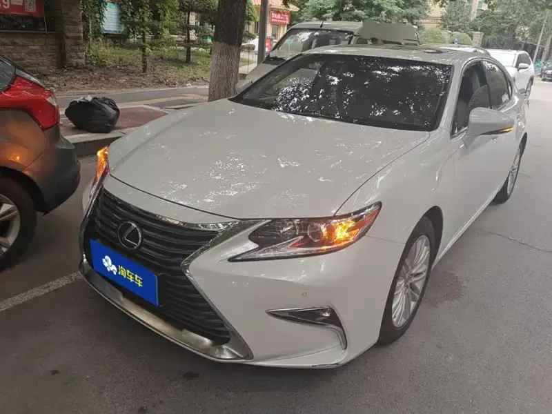 Lexus ES, 2015