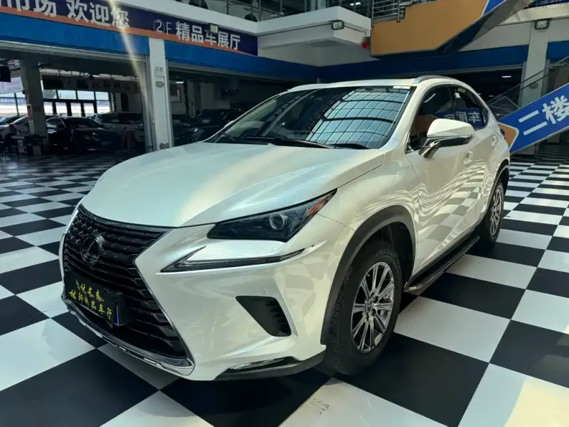 Lexus NX, 2021