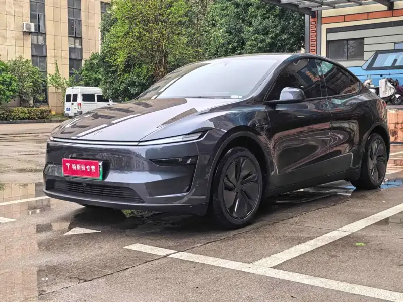 Tesla Model Y, 2025