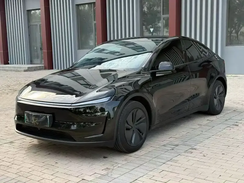Tesla Model Y, 2025