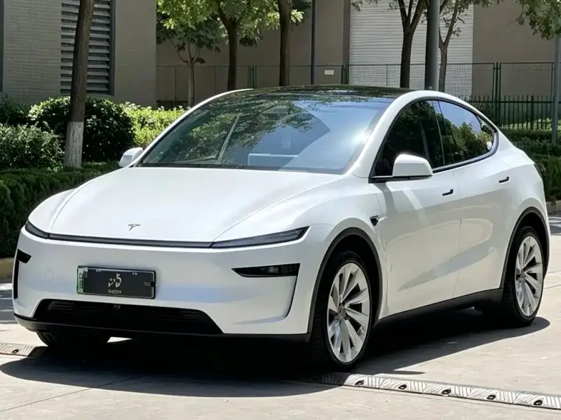 Tesla Model Y, 2025