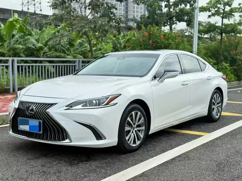 Lexus ES, 2020