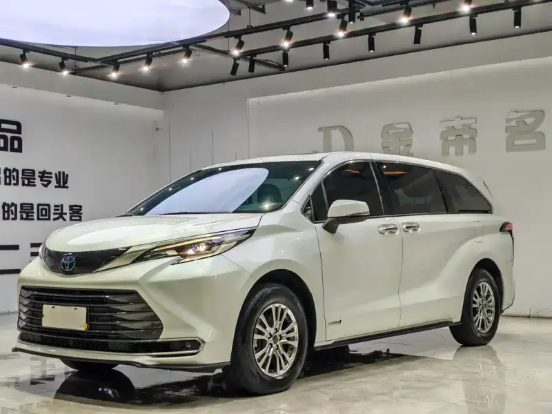 Toyota Sienna, 2023