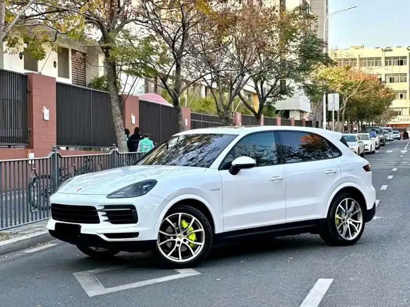Porsche Cayenne Hybrid, 2023