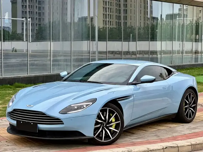Aston Martin DB11, 2021