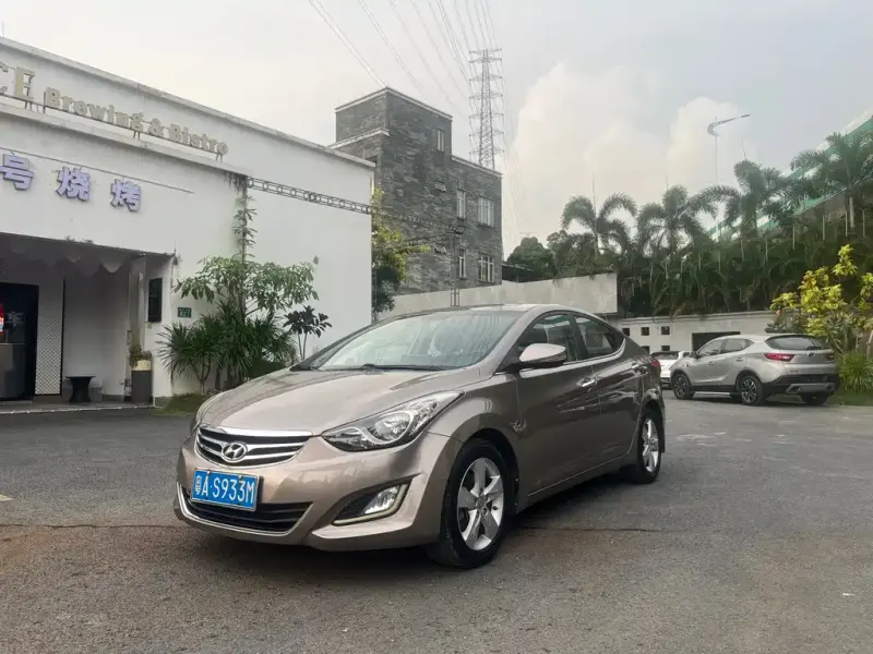 Hyundai Elantra Langdong, 2012