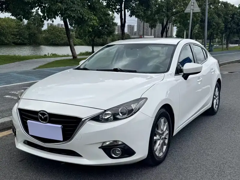Mazda 3 Axela, 2015