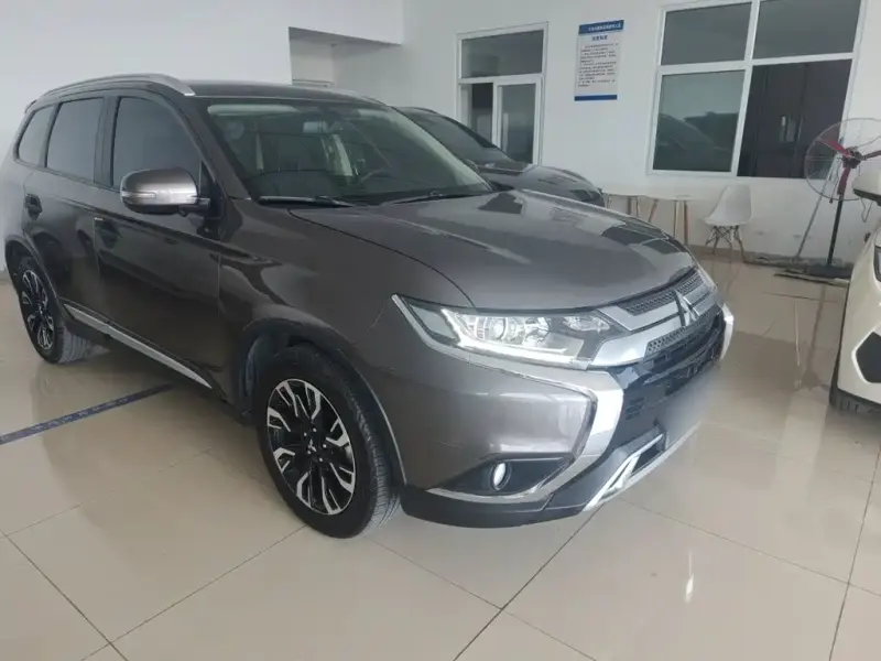 Mitsubishi Outlander, 2021