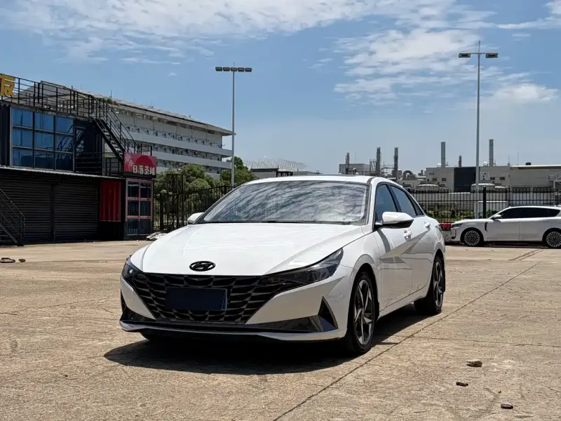 Hyundai Elantra Hyundai Elantra 2022 1.5L CVT LUX Premium Edition, 2023 — фото 1