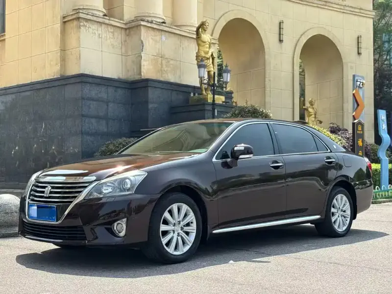 Toyota Crown, 2013