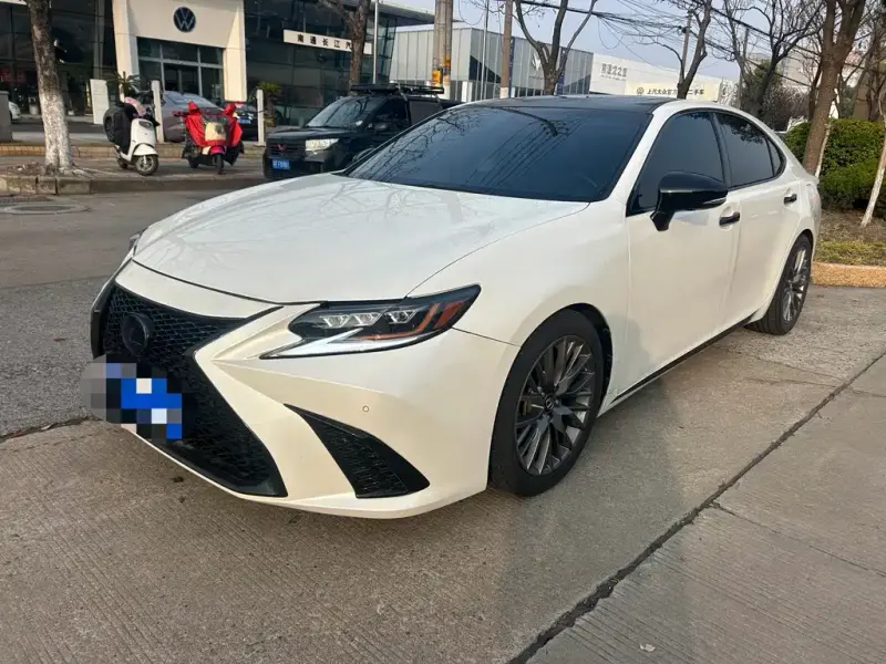 Lexus ES, 2014