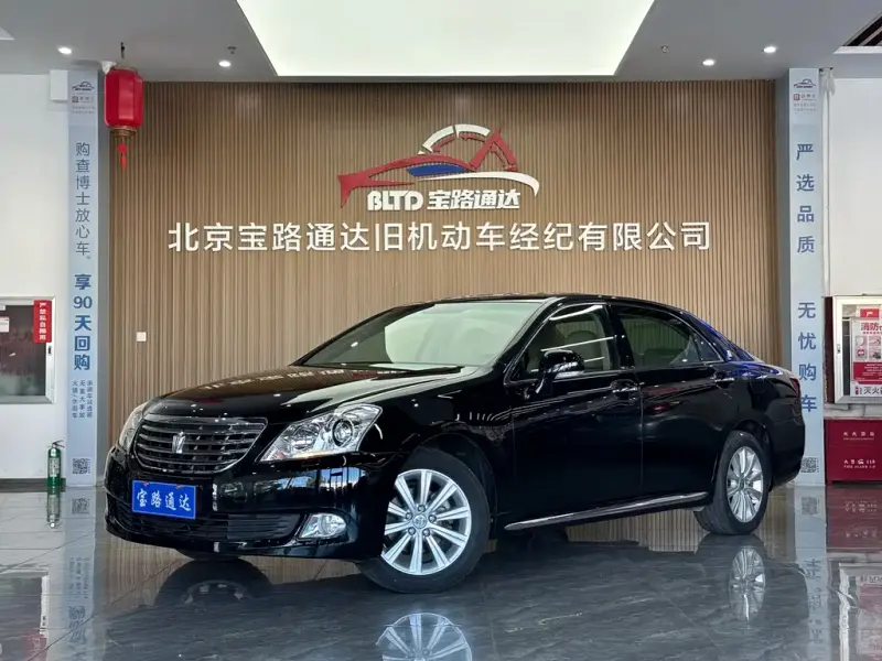 Toyota Crown, 2011