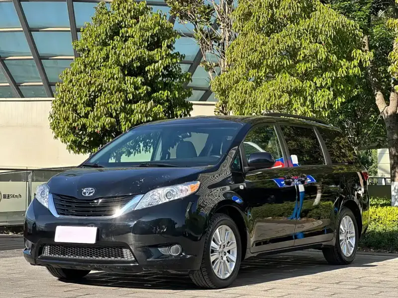 Toyota Sienna, 2015