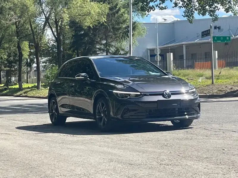 Volkswagen Golf, 2023
