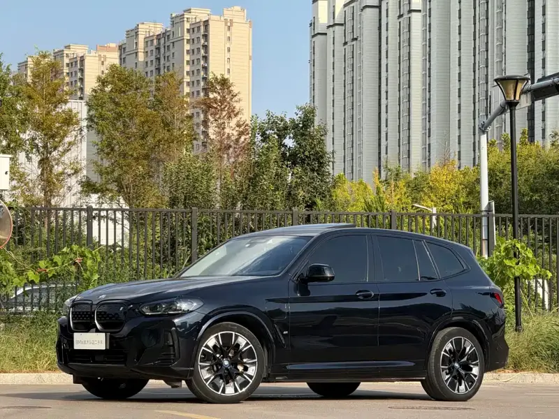 BMW iX3, 2023