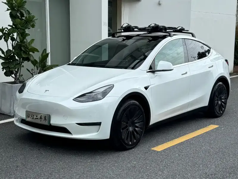 Tesla Model Y, 2022