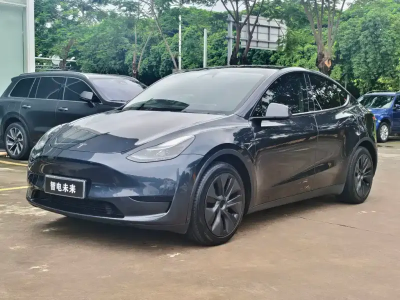 Tesla Model Y, 2024