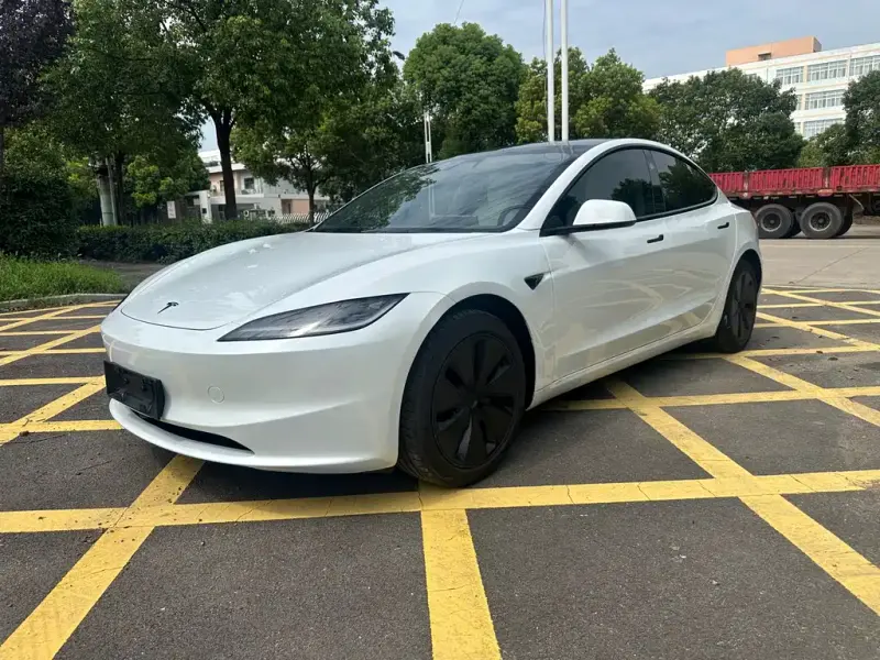 Tesla Model 3, 2025