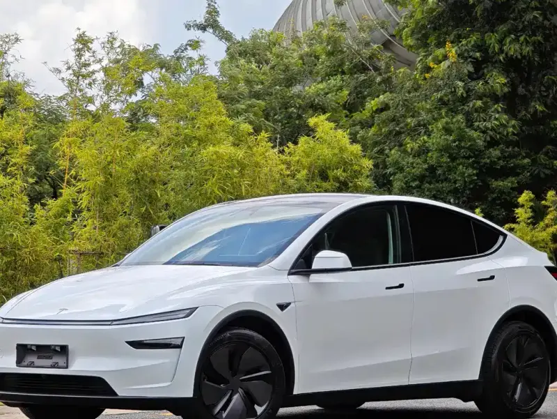 Tesla Model Y, 2025