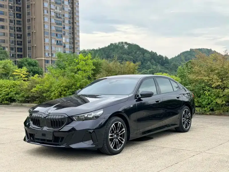 BMW 5 Series, 2025