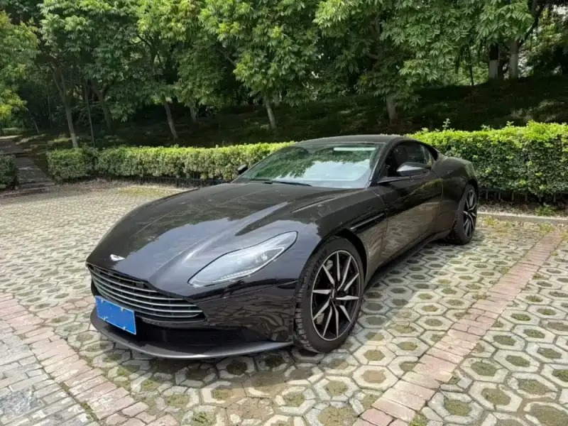 Aston Martin DB11, 2020