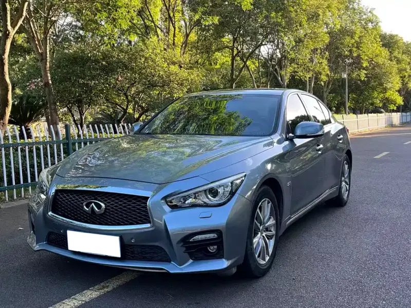 Infiniti Q50L, 2015