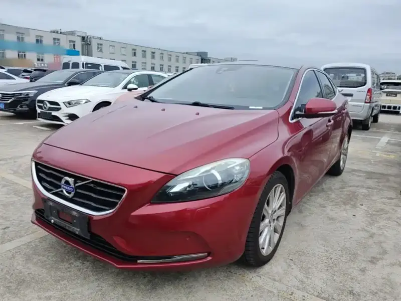 Volvo V40 Volvo V40 2015 1.6T Smart Elegant Edition, 2015 — фото 1