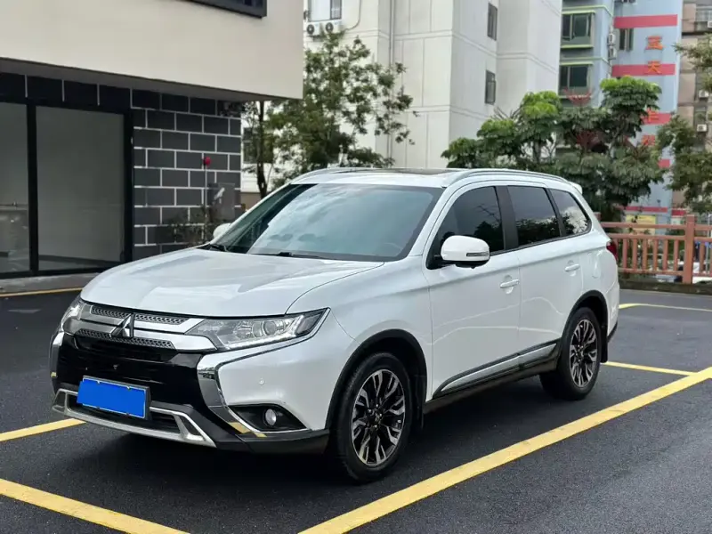 Mitsubishi Outlander, 2020