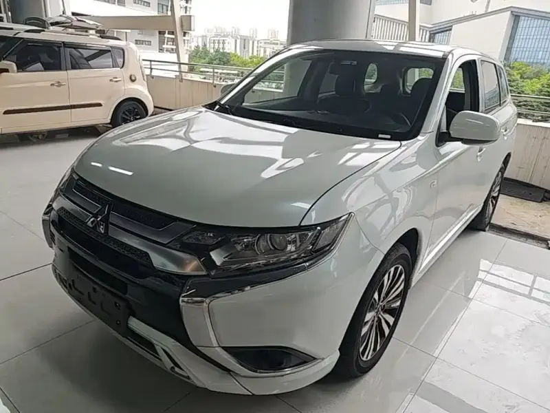 Mitsubishi Outlander, 2021