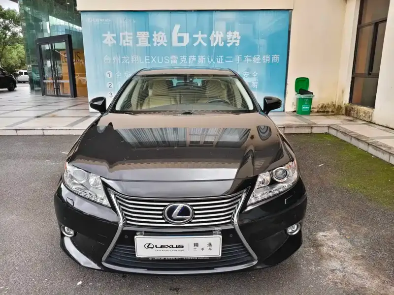 Lexus ES, 2014