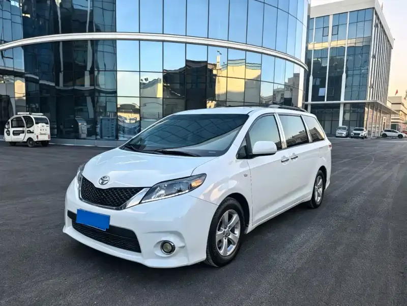 Toyota Sienna, 2015