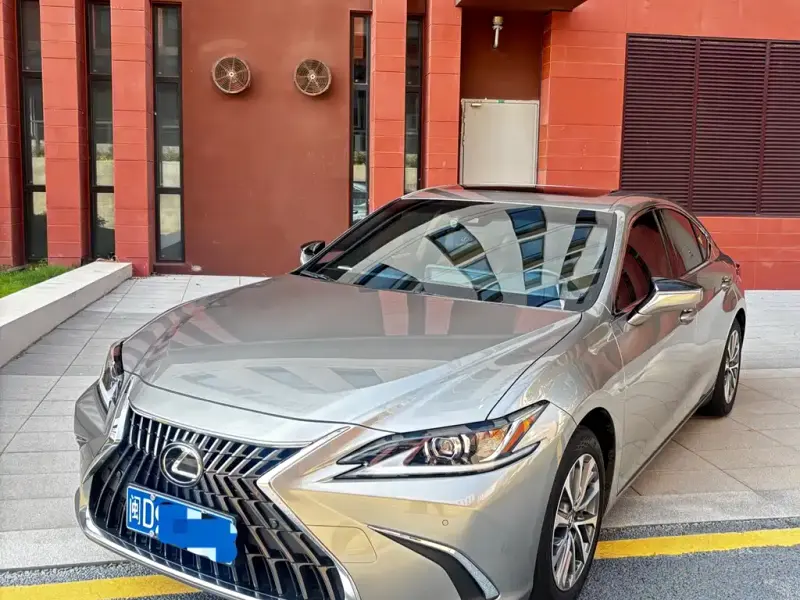 Lexus ES, 2024