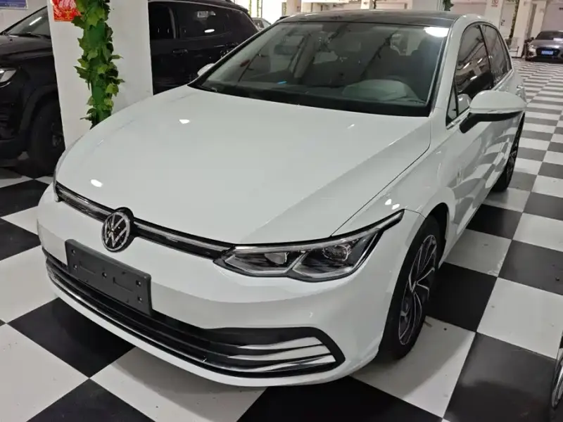 Volkswagen Golf, 2022