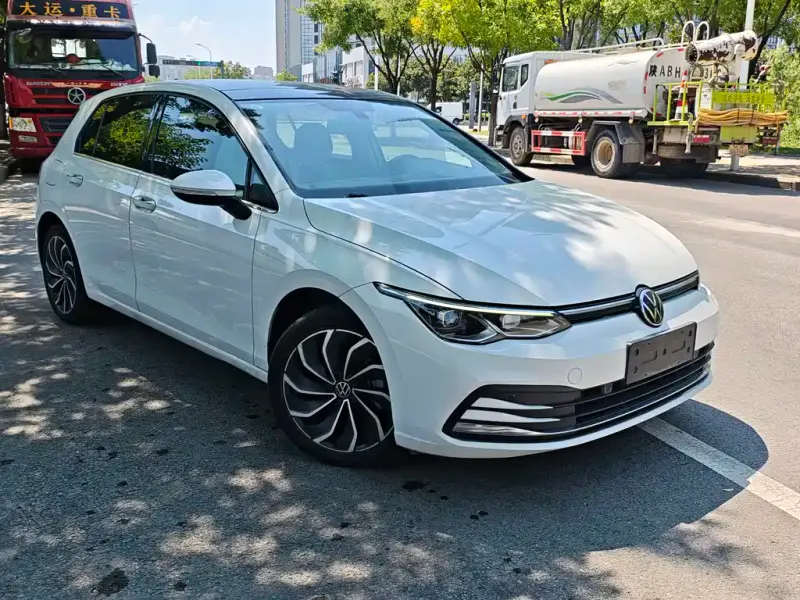 Volkswagen Golf, 2024