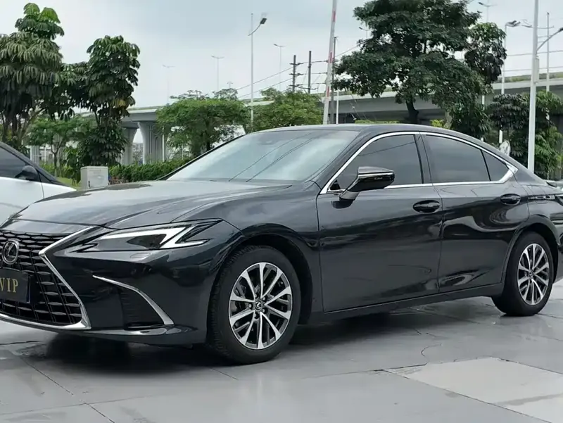 Lexus ES, 2025