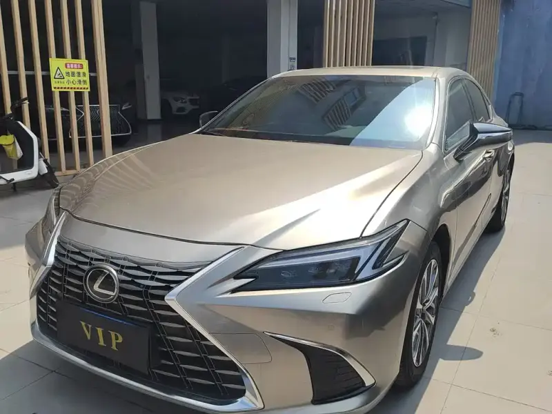 Lexus ES, 2025