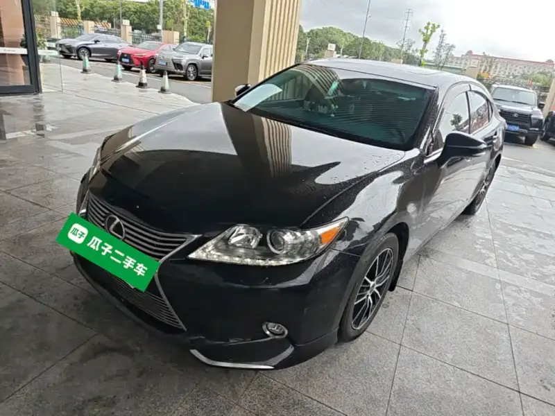 Lexus ES, 2015