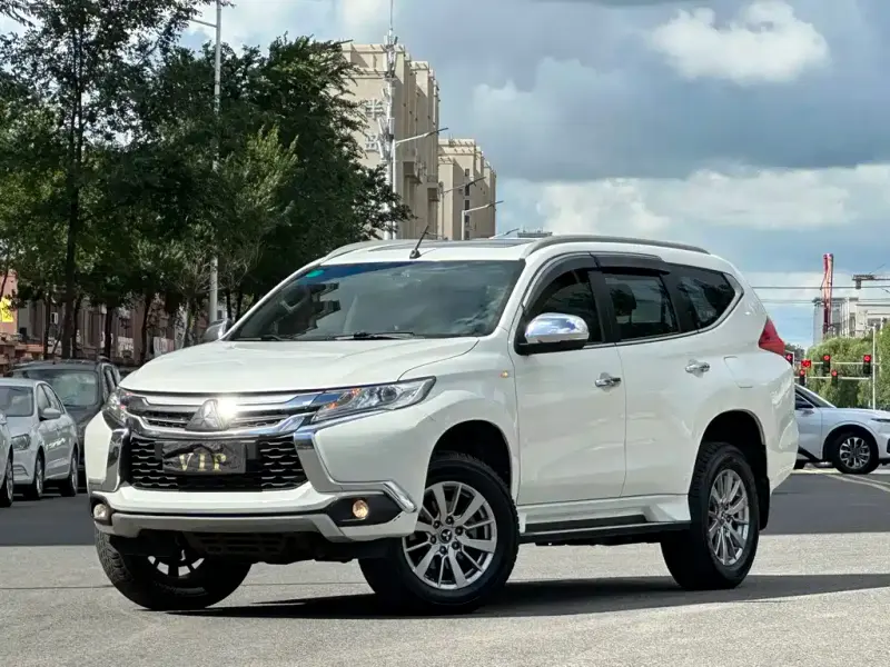 Mitsubishi Pajero Sport (Import), 2020