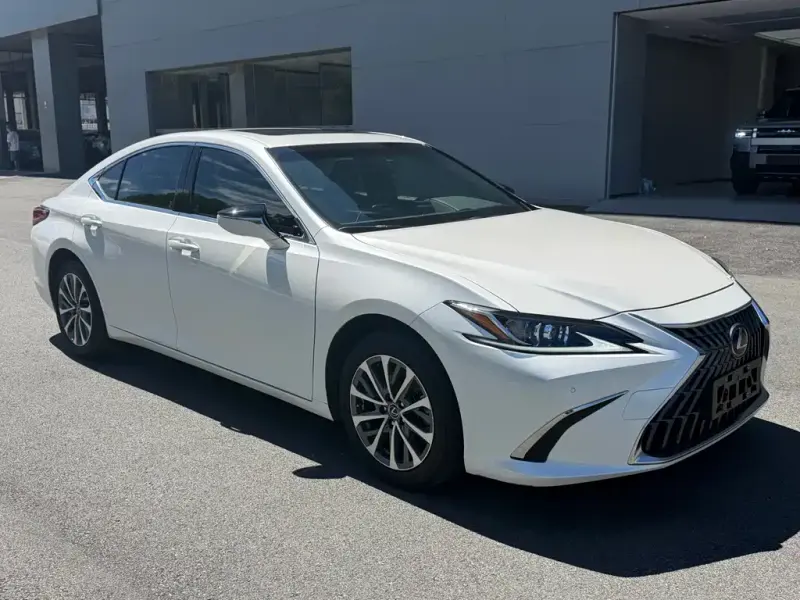 Lexus ES, 2024