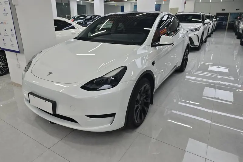 Tesla Model Y, 2024