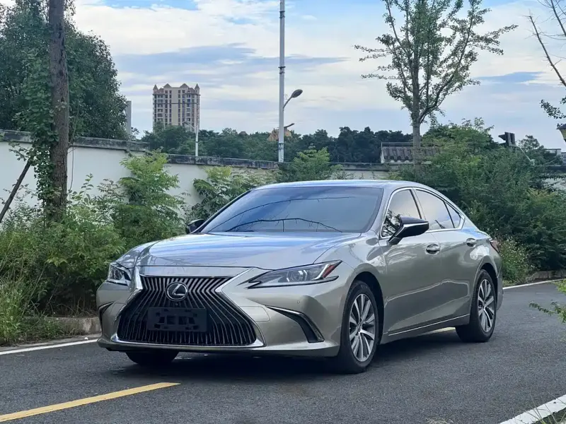 Lexus ES, 2019