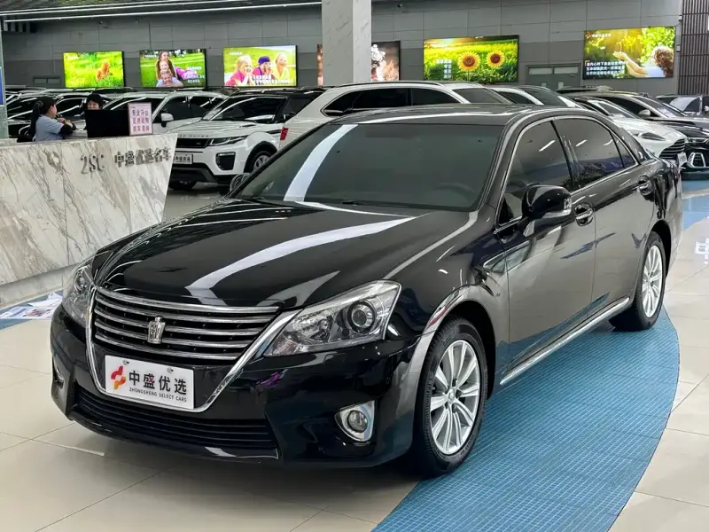 Toyota Crown, 2014
