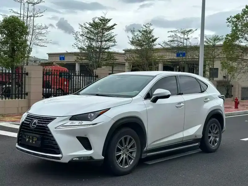 Lexus NX, 2021