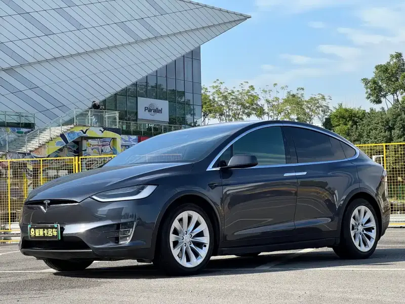 Tesla Model X, 2017