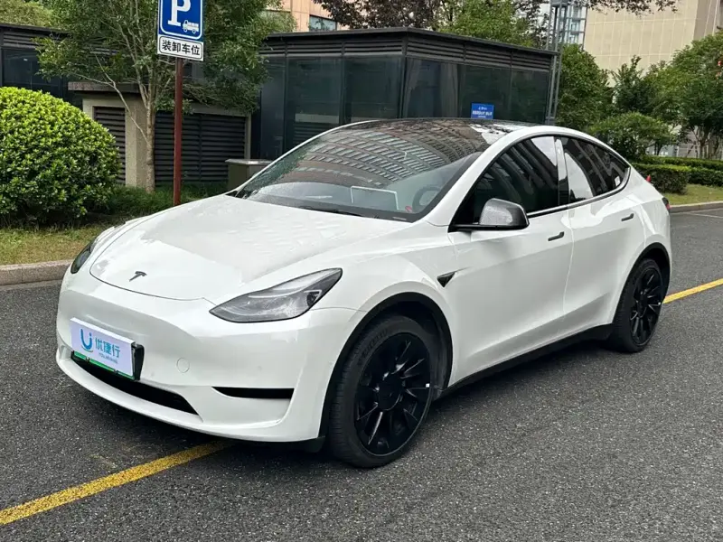 Tesla Model Y, 2023