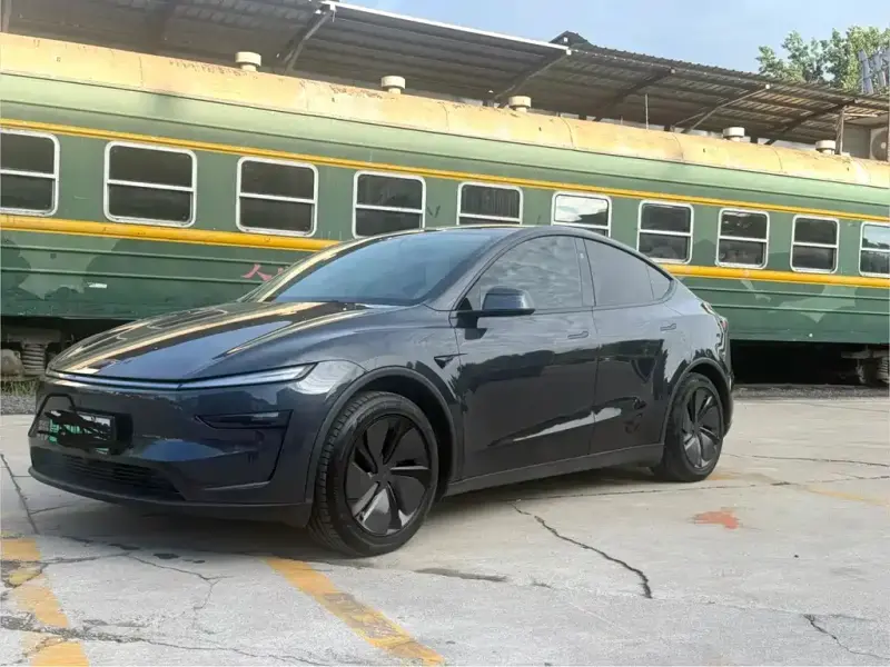Tesla Model Y, 2025